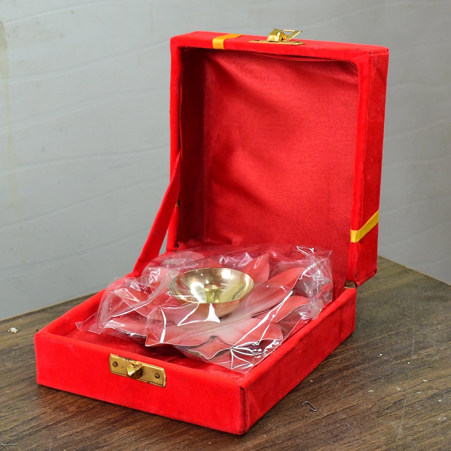 Lotus Shaped Brass Oil Diya (1 Pc) Lotus Shaped Brass Oil Diya (1 Pc)